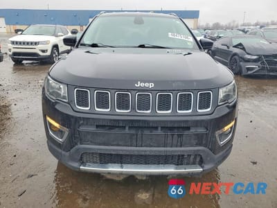 Piąte zdjęcie samochodu w środku: 2017 JEEP COMPASS LATITUDE VIN:3C4NJDBB3HT597393 - miniatura