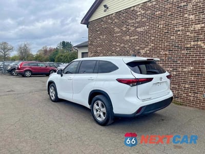 Drugie zdjęcie samochodu z przodu: 2023 TOYOTA HIGHLANDER LE VIN:5TDKDRBH1PS005722 - miniatura