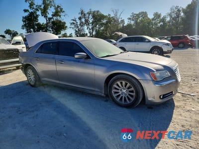 Czwarte zdjęcie samochodu z boku: 2014 CHRYSLER 300 VIN:2C3CCAAG5EH103654 - miniatura