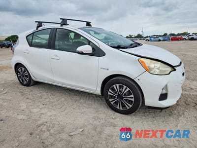 Czwarte zdjęcie samochodu z boku: 2012 TOYOTA PRIUS C TWO VIN:JTDKDTB3XC1516970 - miniatura