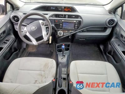 Zdjęcie 8 z 13 samochodu: 2017 TOYOTA PRIUS C ONE VIN:JTDKDTB3XH1598545 - miniatura