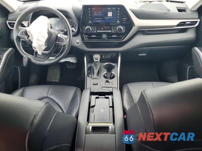 Zdjęcie 8 z 13 samochodu: 2022 TOYOTA HIGHLANDER XLE VIN:5TDGZRAH5NS544494 - miniatura