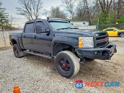 Czwarte zdjęcie samochodu z boku: 2007 CHEVROLET SILVERADO K1500 CREW CAB VIN:2GCEK13M671546613 - miniatura