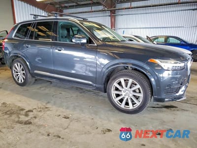 Czwarte zdjęcie samochodu z boku: 2016 VOLVO XC90 T6 VIN:YV4A22PL2G1036011 - miniatura