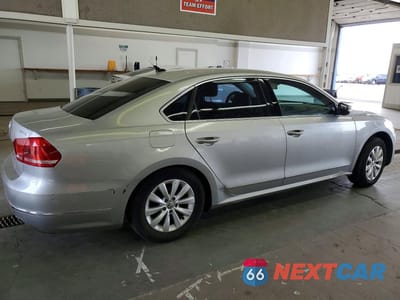 Trzecie zdjęcie samochodu z tyłu: 2013 VOLKSWAGEN PASSAT SEL VIN:1VWCN7A34DC074300 - miniatura