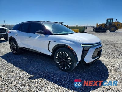 Czwarte zdjęcie samochodu z boku: 2025 CHEVROLET BLAZER RS VIN:3GNKDJRJ0SS204766 - miniatura