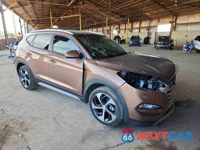 Czwarte zdjęcie samochodu z boku: 2017 HYUNDAI TUCSON SPORT VIN:KM8J33A28HU460245 - miniatura