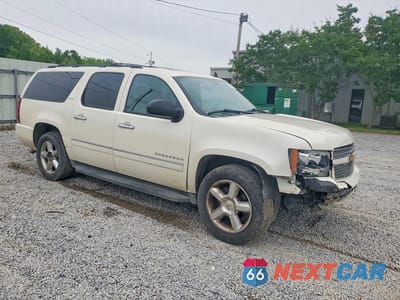 Czwarte zdjęcie samochodu z boku: 2013 CHEVROLET SUBURBAN C1500 LTZ VIN:1GNSCKE05DR311033 - miniatura