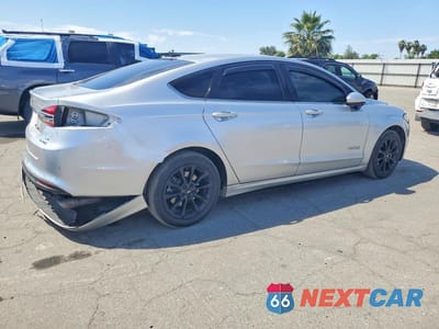 Trzecie zdjęcie samochodu z tyłu: 2017 FORD FUSION SE HYBRID VIN:3FA6P0LU5HR314149 - miniatura