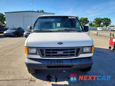 Piąte zdjęcie samochodu w środku: 2004 FORD ECONOLINE E250 VAN VIN:1FTNE24W84HA34891 - miniatura