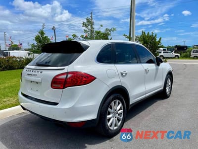 Czwarte zdjęcie samochodu z boku: 2014 PORSCHE CAYENNE VIN:WP1AA2A24ELA95373 - miniatura