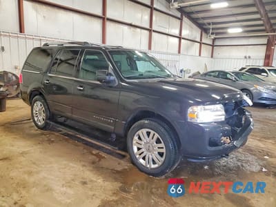 Czwarte zdjęcie samochodu z boku: 2014 LINCOLN NAVIGATOR VIN:5LMJJ2J51EEL07008 - miniatura