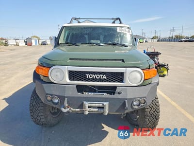 Piąte zdjęcie samochodu w środku: 2014 TOYOTA FJ CRUISER BASE VIN:JTEBU4BF0EK203869 - miniatura