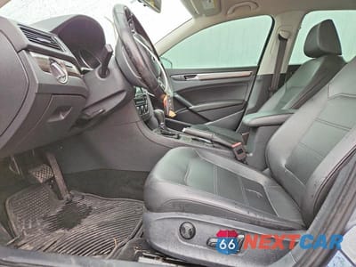 Zdjęcie 7 z 12 samochodu: 2017 VOLKSWAGEN PASSAT SE VIN:1VWBT7A3XHC078813 - miniatura
