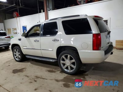 Drugie zdjęcie samochodu z przodu: 2010 CADILLAC ESCALADE LUXURY VIN:1GYUKBEF1AR244378 - miniatura