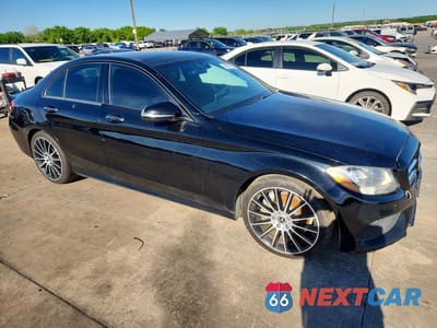 Czwarte zdjęcie samochodu z boku: 2017 MERCEDES-BENZ C 300 VIN:55SWF4JB4HU229521 - miniatura