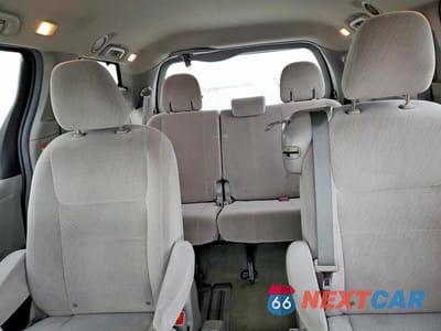 Zdjęcie 10 z 13 samochodu: 2016 TOYOTA SIENNA LE VIN:5TDKK3DC5GS729868 - miniatura