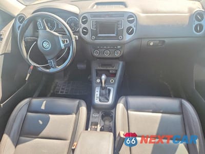 Zdjęcie 8 z 13 samochodu: 2016 VOLKSWAGEN TIGUAN VIN:WVGAV7AX0GW520003 - miniatura