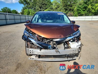 Piąte zdjęcie samochodu w środku: 2024 TOYOTA SIENNA LE 8-PASSENGER VIN:5TDKRKEC1RS194254 - miniatura