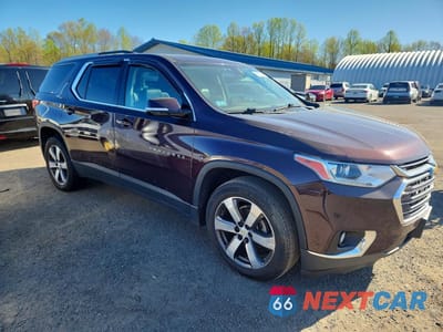 Czwarte zdjęcie samochodu z boku: 2018 CHEVROLET TRAVERSE LT VIN:1GNEVHKW1JJ170507 - miniatura