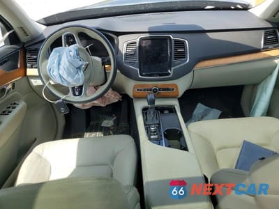 Zdjęcie 8 z 13 samochodu: 2021 VOLVO XC90 T6 MOMENTUM VIN:YV4A22PK8M1686609 - miniatura