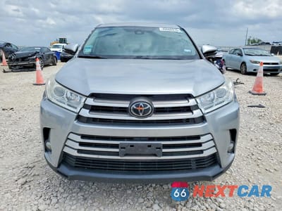 Piąte zdjęcie samochodu w środku: 2019 TOYOTA HIGHLANDER LE PLUS VIN:5TDZZRFH8KS348336 - miniatura