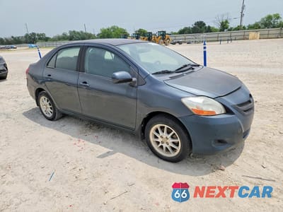 Czwarte zdjęcie samochodu z boku: 2010 TOYOTA YARIS BASE VIN:JTDBT4K37A4066098 - miniatura