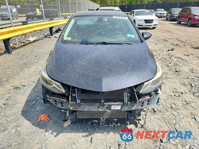 Piąte zdjęcie samochodu w środku: 2017 CHEVROLET CRUZE LT VIN:1G1BE5SM8H7106070 - miniatura