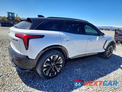 Trzecie zdjęcie samochodu z tyłu: 2025 CHEVROLET BLAZER RS VIN:3GNKDJRJ0SS204766 - miniatura