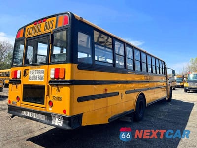 Czwarte zdjęcie samochodu z boku: 2016 FREIGHTLINER CHASSIS B2B VIN:4UZABRDU1GCGT0391 - miniatura