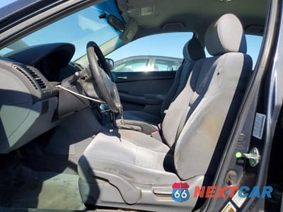 Zdjęcie 7 z 12 samochodu: 2006 HONDA ACCORD LX VIN:1HGCM56446A055001 - miniatura