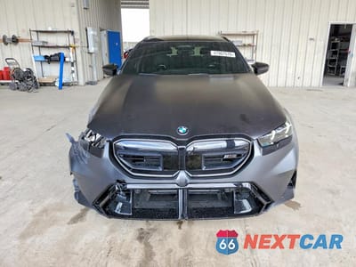 Piąte zdjęcie samochodu w środku: 2026 BMW M5 TOURING VIN:WBS83GV09TCW16447 - miniatura