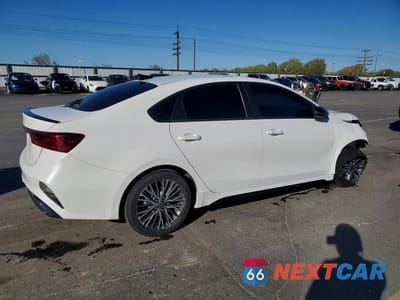 Trzecie zdjęcie samochodu z tyłu: 2023 KIA FORTE GT LINE VIN:3KPF54AD1PE660392 - miniatura