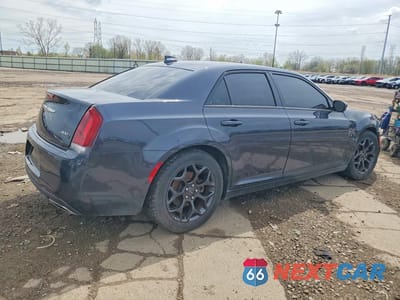 Trzecie zdjęcie samochodu z tyłu: 2019 CHRYSLER 300 S VIN:2C3CCAGGXKH536857 - miniatura