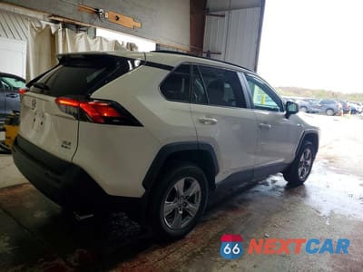 Trzecie zdjęcie samochodu z tyłu: 2025 TOYOTA RAV4 HYBRID XLE VIN:2T3RWRFV0SW253251 - miniatura