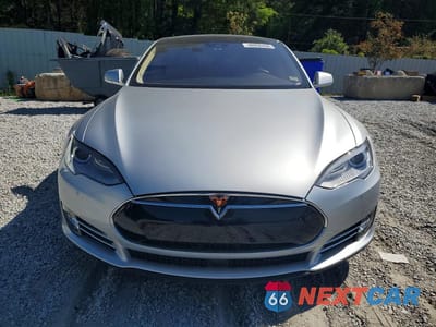 Czwarte zdjęcie samochodu z boku: 2015 TESLA MODEL S 85 VIN:5YJSA1H19FFP78672 - miniatura