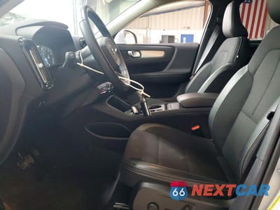 Zdjęcie 7 z 13 samochodu: 2020 VOLVO XC40 T5 MOMENTUM VIN:YV4162UK0L2338773 - miniatura