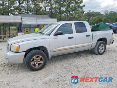 2005 DODGE DAKOTA QUAD SLT 1D7HE48NX5S318009 - główne zdjęcie licytacji z USA - miniatura