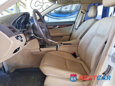 Zdjęcie 7 z 11 samochodu: 2009 MERCEDES-BENZ C 300 VIN:WDDGF54XX9F219839 - miniatura