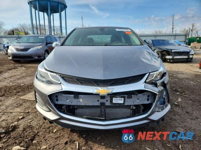 Piąte zdjęcie samochodu w środku: 2019 CHEVROLET CRUZE LT VIN:1G1BE5SM6K7138605 - miniatura