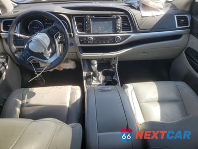 Zdjęcie 8 z 14 samochodu: 2018 TOYOTA HIGHLANDER HYBRID XLE VIN:5TDJGRFH7JS042293 - miniatura