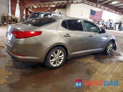 Trzecie zdjęcie samochodu z tyłu: 2013 KIA OPTIMA LX VIN:5XXGM4A77DG166753 - miniatura