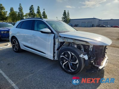 Czwarte zdjęcie samochodu z boku: 2024 AUDI Q8 E-TRON PREMIUM PLUS VIN:WA15AAGE9RB048361 - miniatura