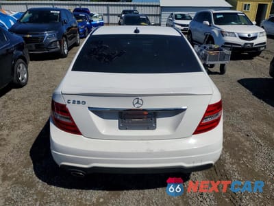 Zdjęcie 6 z 12 samochodu: 2014 MERCEDES-BENZ C 250 VIN:WDDGF4HB8ER306737 - miniatura