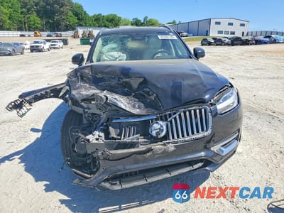 Piąte zdjęcie samochodu w środku: 2025 VOLVO XC90 PLUS VIN:YV4H60JE8S1290932 - miniatura
