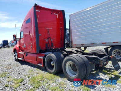 Trzecie zdjęcie samochodu z tyłu: 2019 KENWORTH T680 SEMI TRUCK VIN:1XKYDP9XXKJ295545 - miniatura