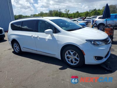 Czwarte zdjęcie samochodu z boku: 2017 CHRYSLER PACIFICA TOURING L VIN:2C4RC1BG8HR831391 - miniatura