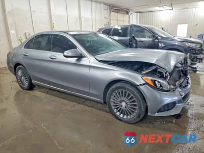 Czwarte zdjęcie samochodu z boku: 2015 MERCEDES-BENZ C 300 4MATIC VIN:55SWF4KB0FU025827 - miniatura