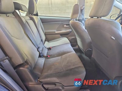 Zdjęcie 10 z 12 samochodu: 2013 TOYOTA PRIUS V TWO VIN:JTDZN3EU9D3280365 - miniatura