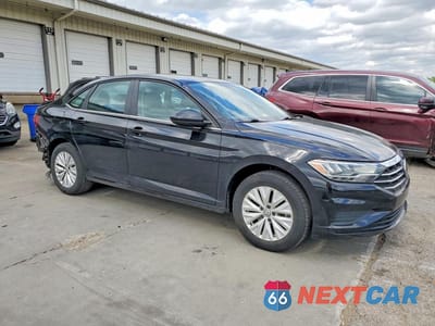 Czwarte zdjęcie samochodu z boku: 2020 VOLKSWAGEN JETTA S VIN:3VWCB7BU0LM032722 - miniatura